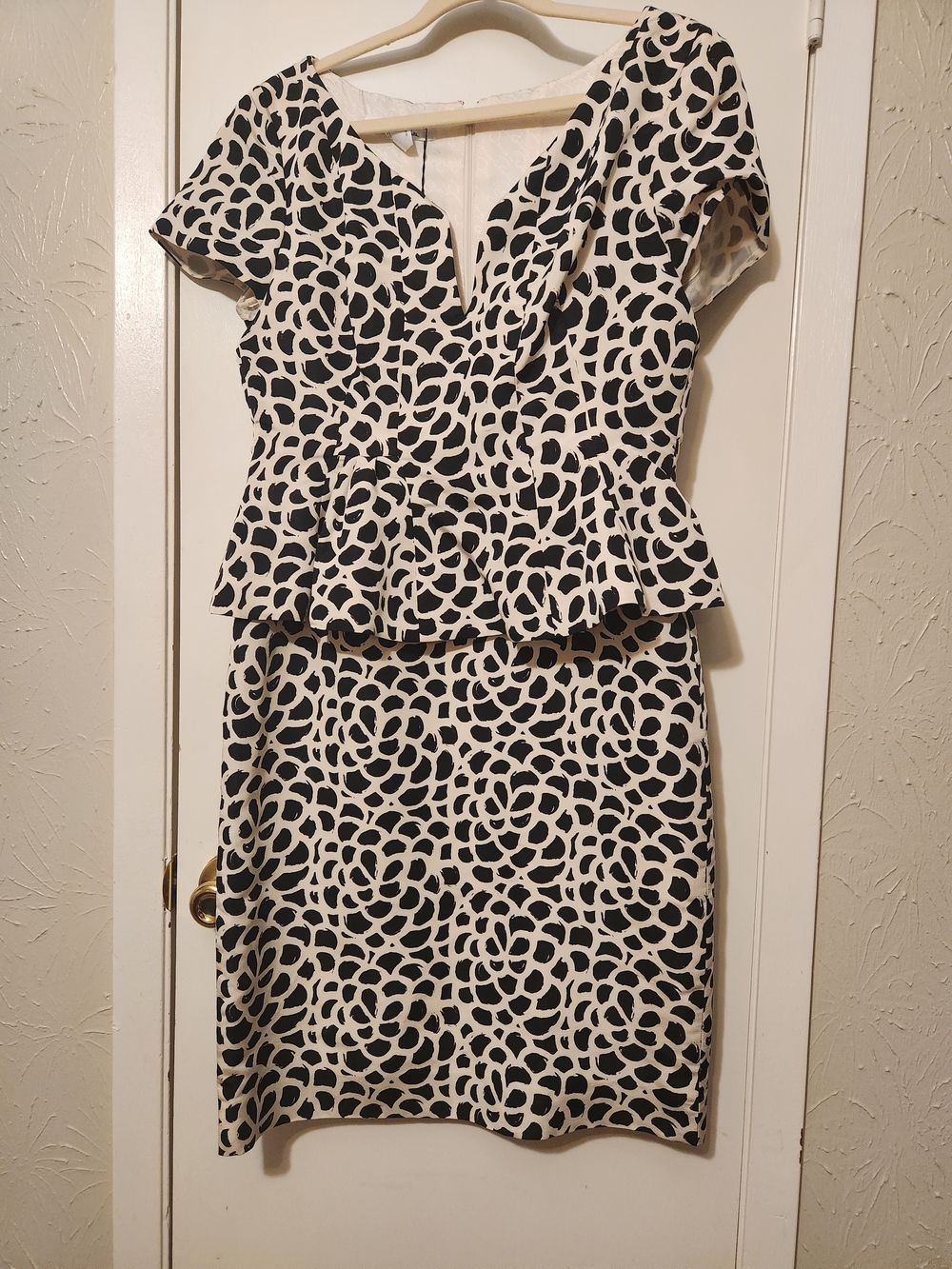 Oscar de la Renta Black and Cream One-Shoulder Peplum Dress